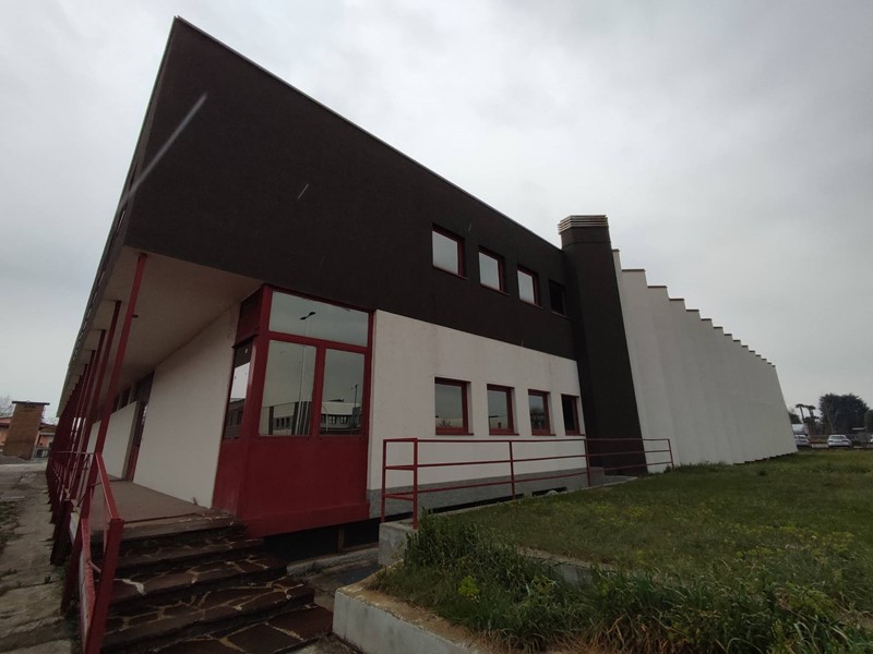 Capannone in Vendita a Pontoglio, 2'100'000€, 10700 m²