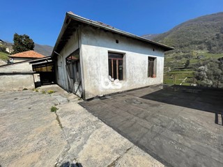 Rustico in Vendita a Adrara San Rocco, 69'000€, 250 m²