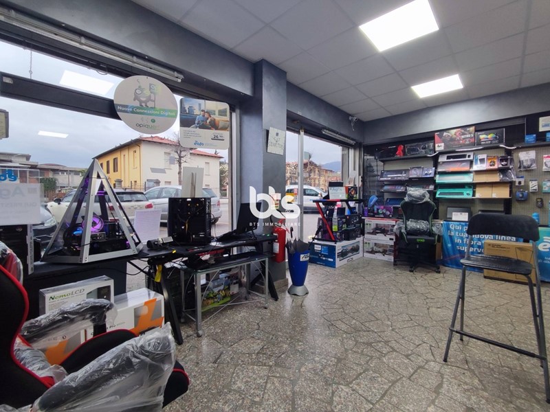 Immobile commerciale in Vendita a Grumello del Monte, 185'000€, 150 m²