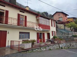 Casa Indipendente in Vendita a Predore, 280'000€, 160 m²