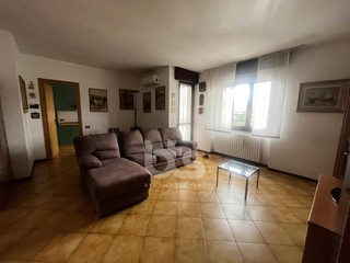 Trilocale in Vendita a Villongo, 140'000€, 120 m²