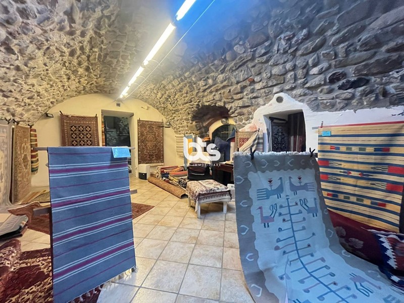 Immobile commerciale in Vendita a Sarnico, 99'000€, 70 m²