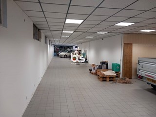 Capannone in Vendita a Grumello del Monte, 100'000€, 250 m²