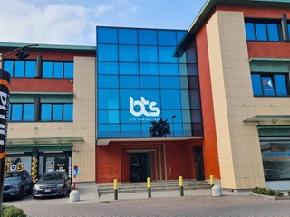 Ufficio in Vendita a Costa Volpino, 130'000€, 130 m²