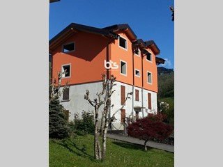 Villa in Vendita a Algua, 235'000€, 300 m²