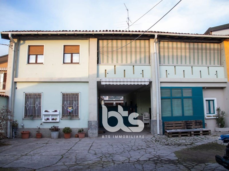 Casa Semi Indipendente in Vendita a Flero, 325'000€, 500 m²