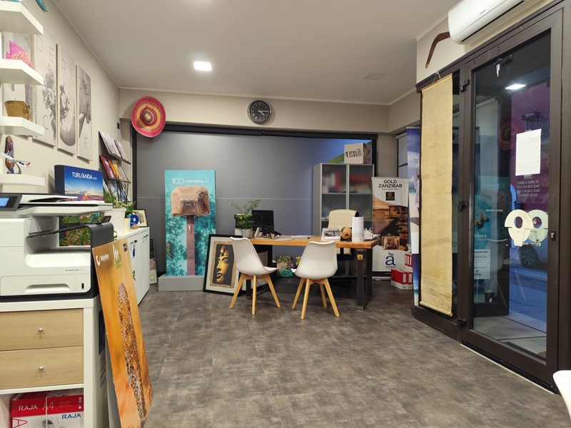 Ufficio in Affitto a Iseo, 1'000€, 70 m²