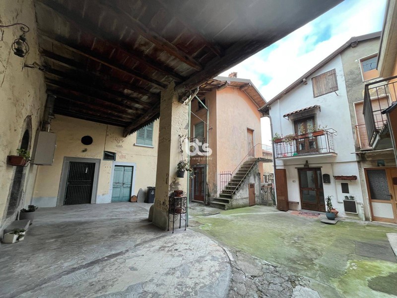Appartamento in Vendita a Paratico, 159'000€, 270 m²