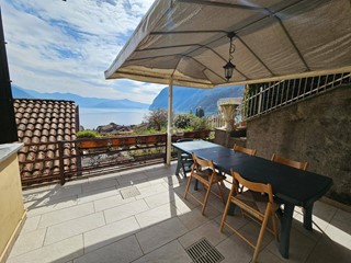 Bilocale in Vendita a Riva di Solto, 245'000€, 80 m²