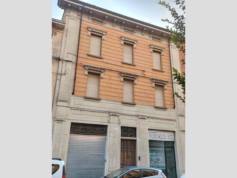 Immobile commerciale in Vendita a Fidenza, 99'000€, 61 m²