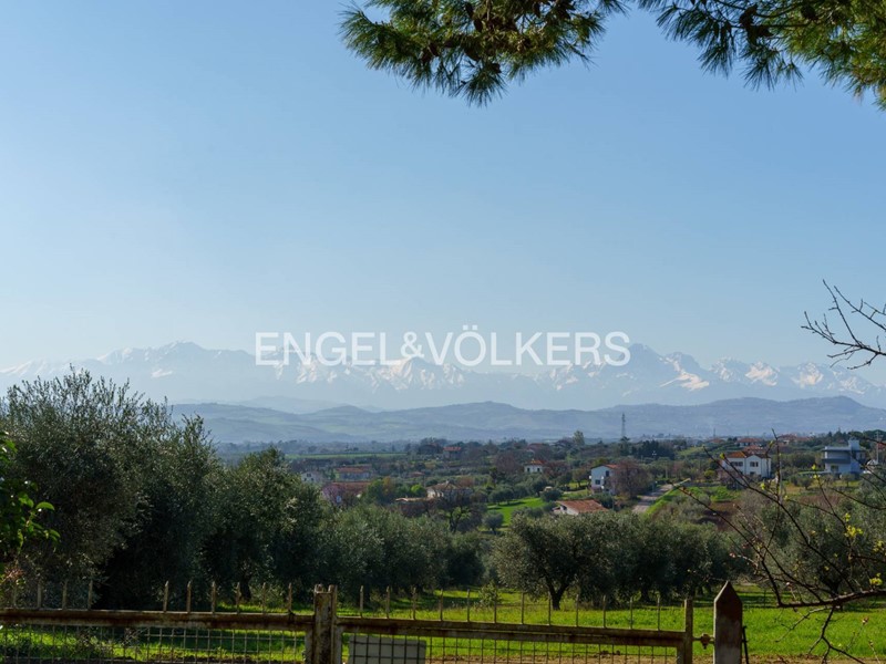 Terreno edificabile in Vendita a Giulianova, 230'000€, 2000 m²