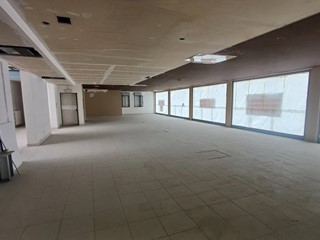 Immobile commerciale in Affitto a Giulianova, 1'800€, 400 m²