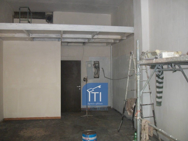 Negozio in Affitto a Roma, 900&euro;, 35 m²