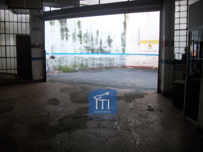 Magazzino in Affitto a Roma, 1'900€, 600 m²