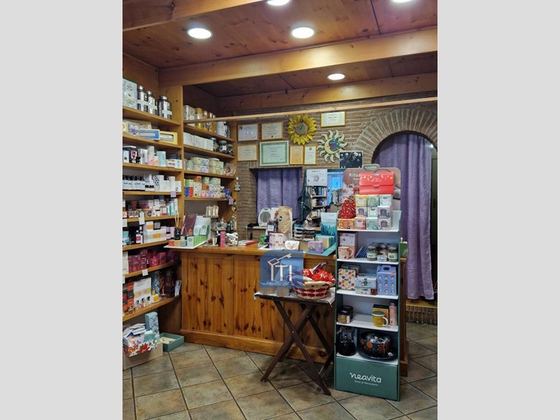 Attività commerciale in Vendita a Roma, 15'000€, 36 m²