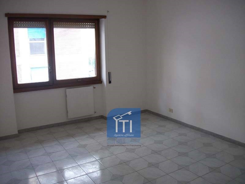 Casa Semi Indipendente in Affitto a Roma, 350&euro;, 18 m²