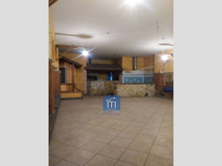 Negozio in Vendita a Roma, 500'000€, 400 m²