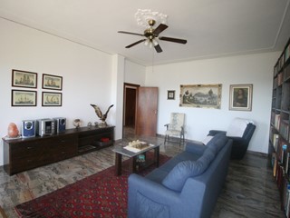 Casa Indipendente in Vendita a Carassai, 255'000€, 390 m²