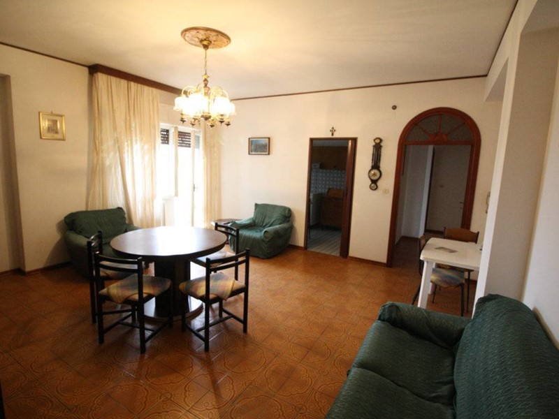 Quadrilocale in Vendita a Castorano, 80'000€, 147 m²