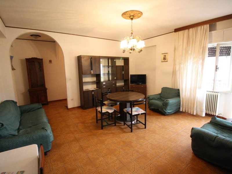 Appartamento in Vendita a Castorano, 99'000€, 130 m²