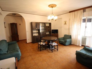 Appartamento in Vendita a Castorano, 99'000€, 130 m²