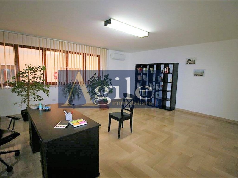 Ufficio in Vendita a San Benedetto del Tronto, 90'000€, 71 m²