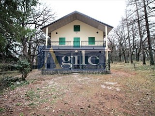 Villa in Vendita a Ascoli Piceno, 350'000€, 205 m²