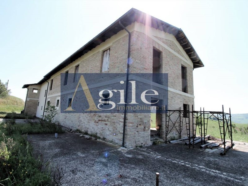 Rustico in Vendita a Ascoli Piceno, 165'000€, 400 m²