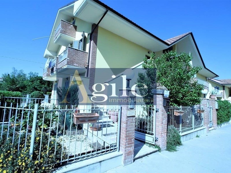 Appartamento in Vendita a Sant'Egidio alla Vibrata, 165'000€, 205 m²