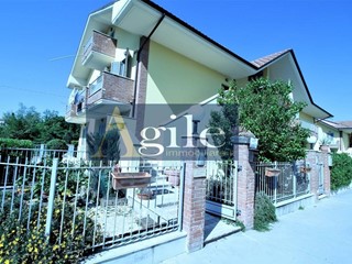 Appartamento in Vendita a Sant'Egidio alla Vibrata, 165'000€, 205 m²