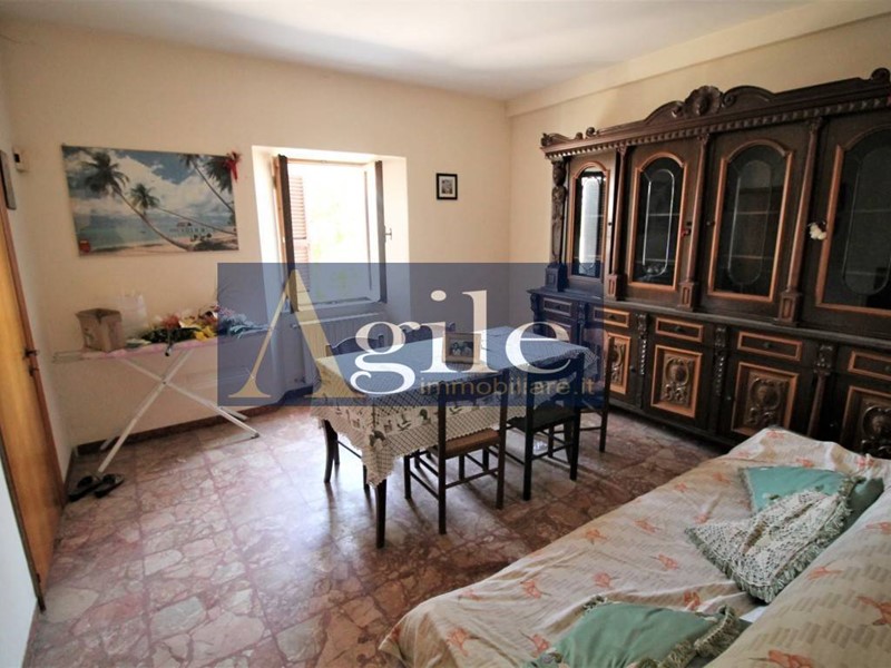 Casa Indipendente in Vendita a Carassai, 49'000€, 75 m²