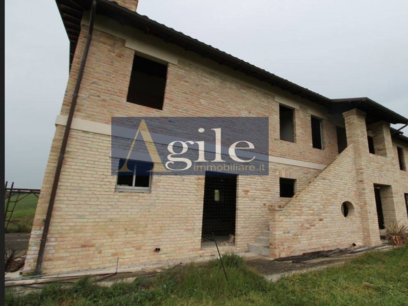 Rustico in Vendita a Ascoli Piceno, 100'000€, 200 m²