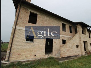 Rustico in Vendita a Ascoli Piceno, 100'000€, 200 m²