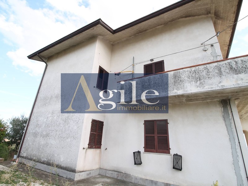 Quadrilocale in Vendita a Bellante, 70'000€, 100 m²