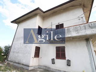 Quadrilocale in Vendita a Bellante, 70'000€, 100 m²