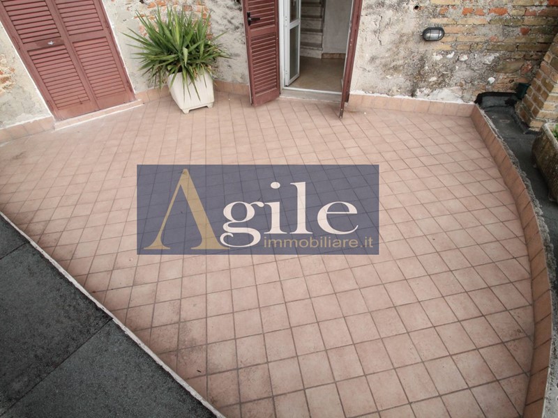 Casa Indipendente in Vendita a Ancarano, 80'000€, 97 m²