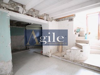 Casa Indipendente in Vendita a Ascoli Piceno, 90'000€, 97 m²