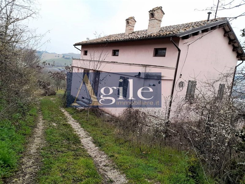 Casa Indipendente in Vendita a Offida, 180'000€, 288 m²