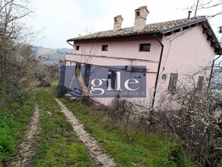 Casa Indipendente in Vendita a Offida, 180'000€, 288 m²