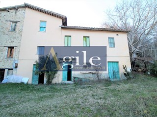 Casa Indipendente in Vendita a Venarotta, 60'000€, 300 m²