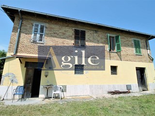 Casa Indipendente in Vendita a Castorano, 129'000€, 250 m²
