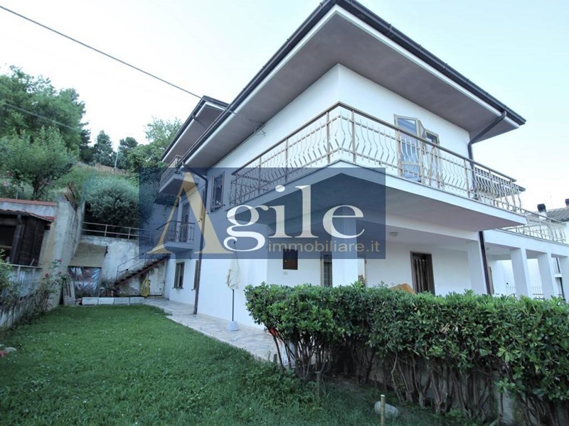 Casa Indipendente in Vendita a Ripatransone, 350'000€, 300 m²