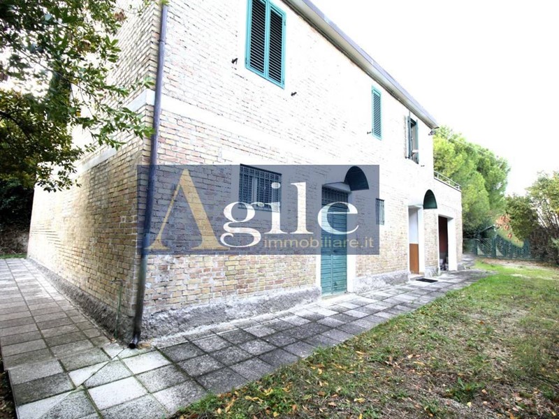 Casa Indipendente in Vendita a Offida, 200'000€, 280 m²