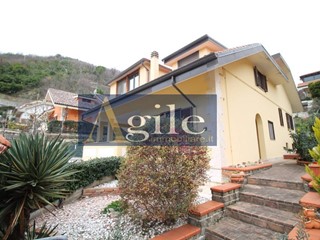 Casa Indipendente in Vendita a Ascoli Piceno, 395'000€, 400 m²