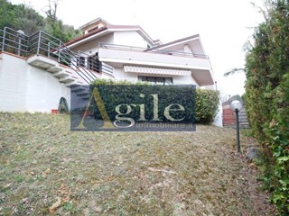 Casa Indipendente in Vendita a Ascoli Piceno, 370'000€, 250 m²