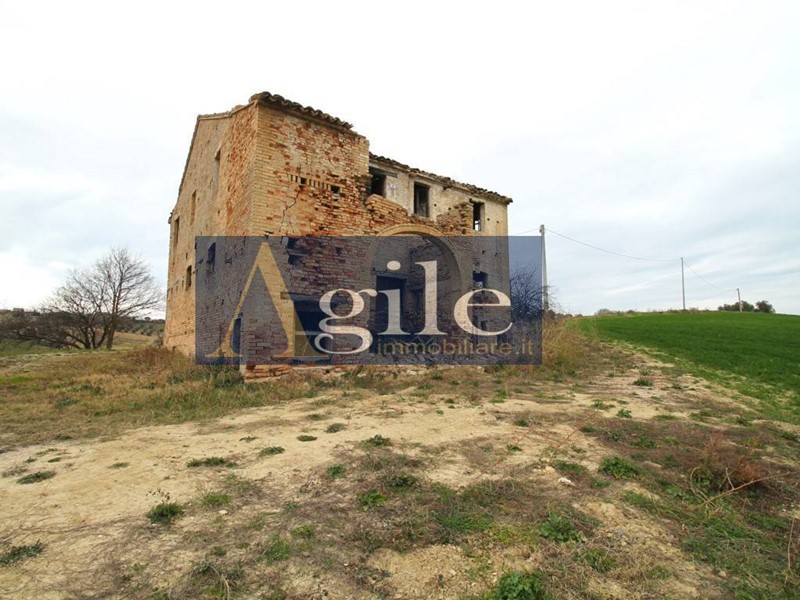 Rustico in Vendita a Monteprandone, 150'000€, 200 m²