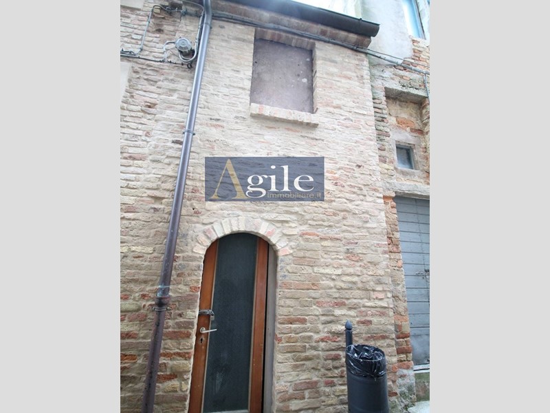 Casa Indipendente in Vendita a Acquaviva Picena, 40'000€, 240 m²