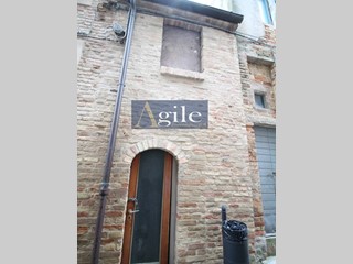 Casa Indipendente in Vendita a Acquaviva Picena, 40'000€, 240 m²