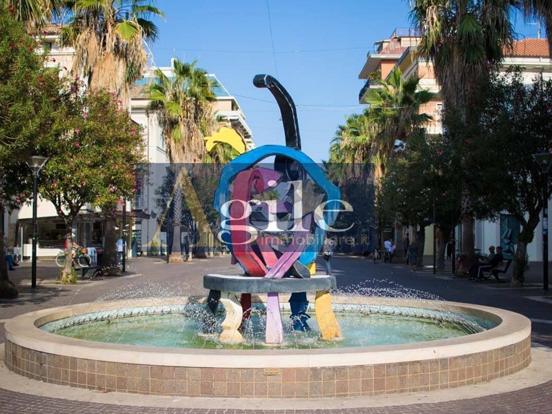 Immobile commerciale in Vendita a San Benedetto del Tronto, 310'000€, 77 m²
