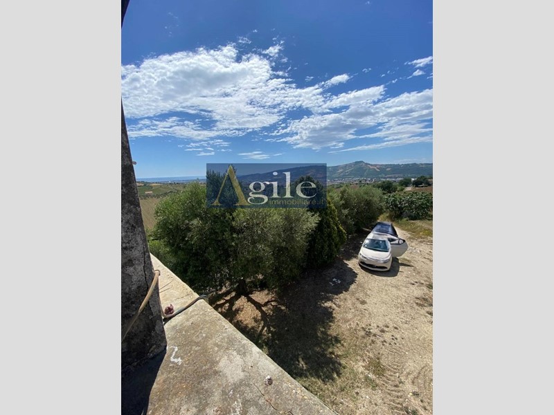 Rustico in Vendita a Monteprandone, 200'000€, 370 m²